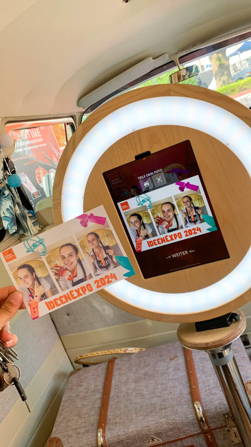 Gebrandete Fotobox im Bulli auf der IdeenExpo